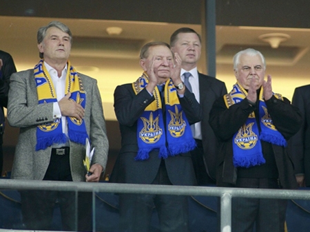 Кравчук, Кучма та Ющенко підтримали євромайдан, але закликали всіх утриматись від застосування сили