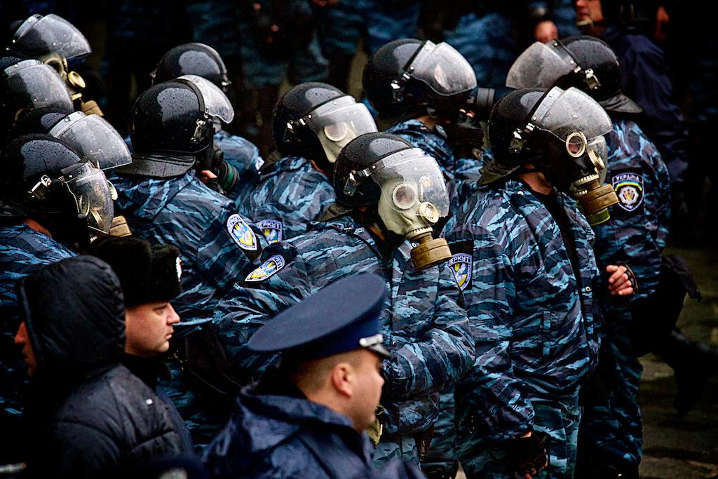 Бійцям "Беркута" дали по 500 доларів премії за розгін Евромайдану Бійцям "Беркута" дали по 500 доларів премії за розгін Евромайдану