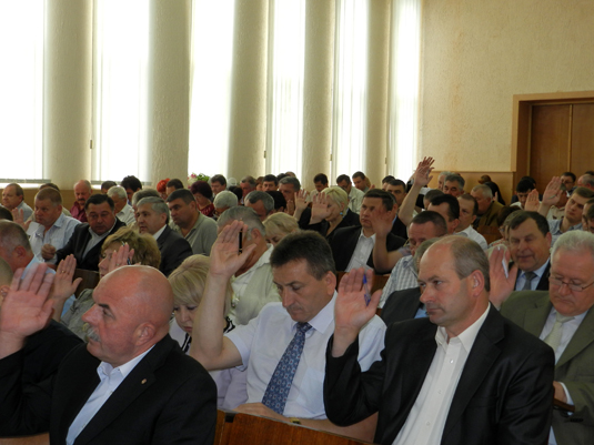 Депутати Мукачівської районної ради майже одноголосно підтримали євроінтеграційний курс України (ВІДЕО)