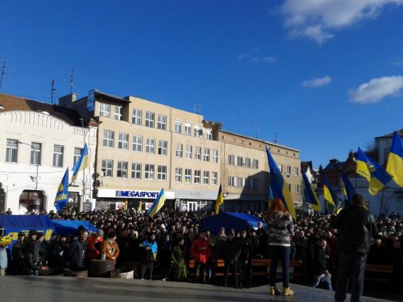Понад тисяча ужгородців вийшли сьогодні на всеукраїнський “Марш мільйону” (ФОТО)