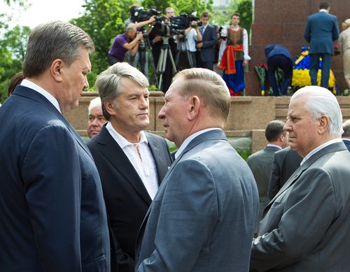 Янукович обговорить з екс-президентами варіанти вирішення ситуації в країні