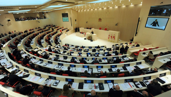 У парламенті Грузії депутати від більшості та опозиції побились через Україну