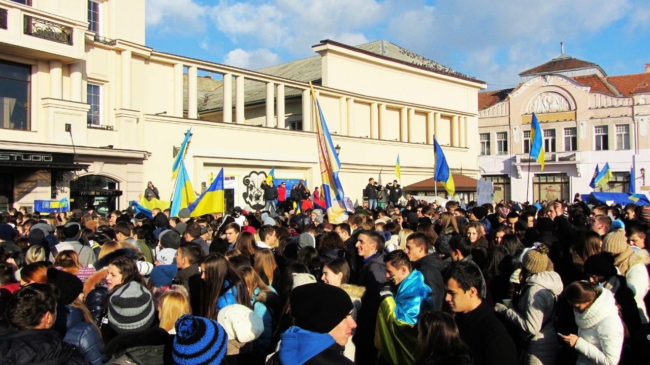 Ужгородські студенти оголосили про загальну мобілізацію на площі Театральній