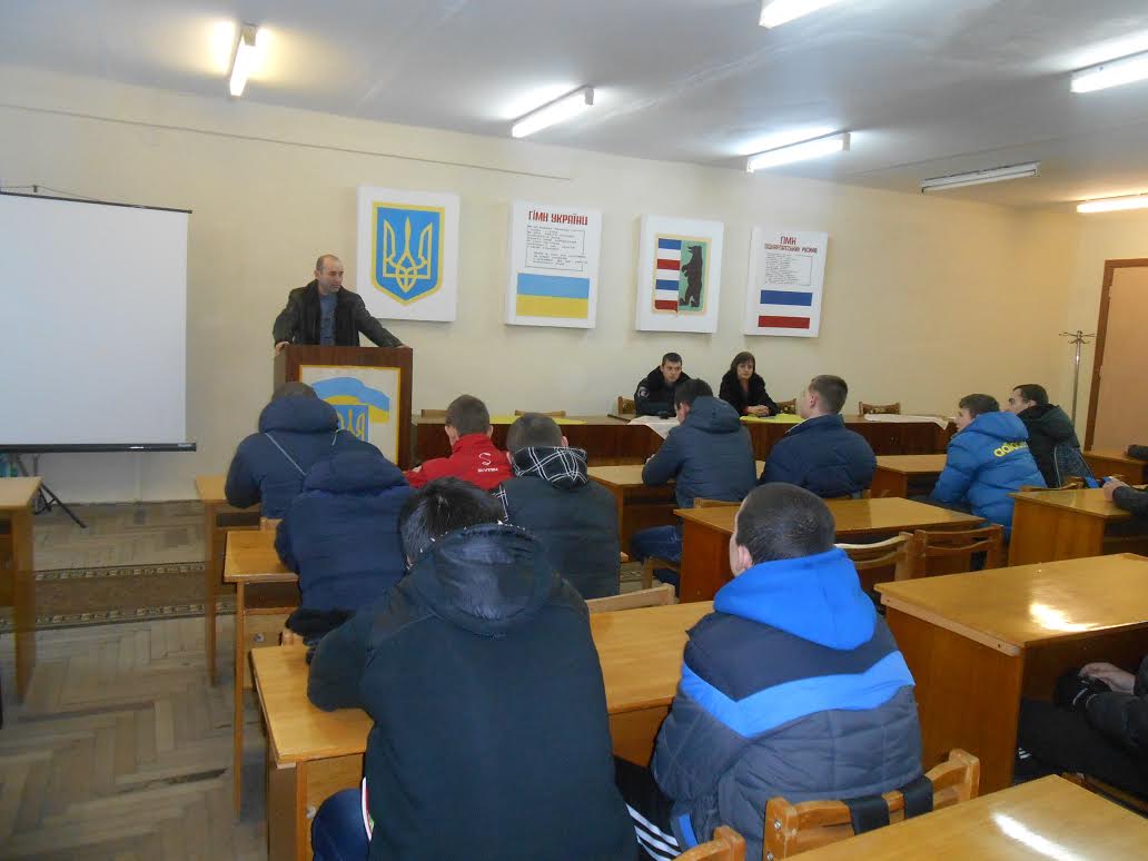 Правоохоронці Мукачева в рамках тижня правових знань розповідають  підліткам про кримінальну та адміністративну відповідальність