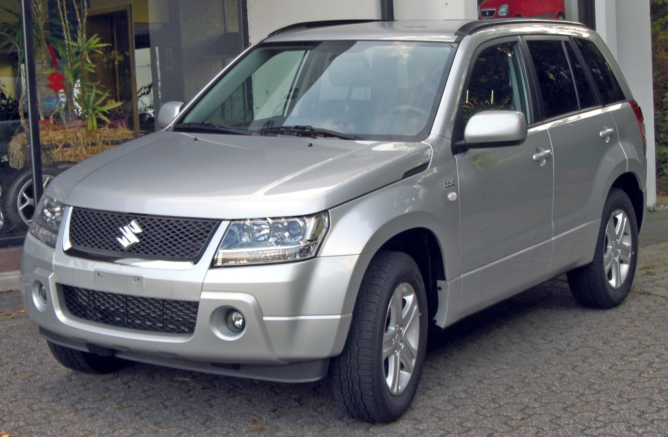 У Мукачеві по вулиці Росвигівській пограбували автомобіль Suzuki Grand Vitara У Мукачеві по вулиці Росвигівській пограбували автомобіль Suzuki Grand Vitara