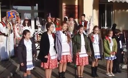 В центрі Мукачева лунали колядки мовами національних меншин (ВІДЕО) В центрі Мукачева лунали колядки мовами національних меншин (ВІДЕО)