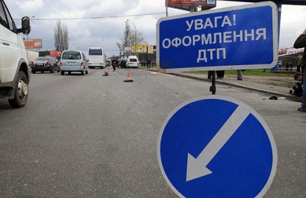 Жінка за перехід вулиці у Невицькому у не встановленому місці поплатилась чисельними травмами Жінка за перехід вулиці у Невицькому у не встановленому місці поплатилась чисельними травмами