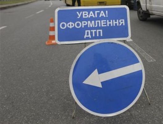 На Хустщині "Рено" в’їхало в огорожу, постраждала пасажирка авто На Хустщині "Рено" в’їхало в огорожу, постраждала пасажирка авто