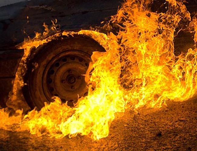 Міліція підозрює депутата Мукачівської районної ради в тому, що він навмисно підпалив собі автомобіль Міліція підозрює депутата Мукачівської районної ради в тому, що він навмисно підпалив собі автомобіль