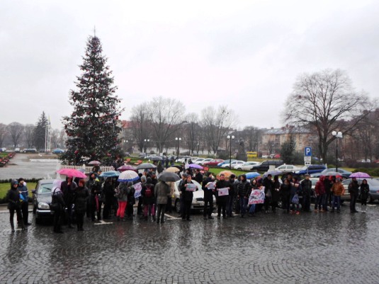 "Відступати нема куди", – говорять мітингувальники в Ужгороді і збираються на Євромайдан у Київ "Відступати нема куди", – говорять мітингувальники в Ужгороді і збираються на Євромайдан у Київ