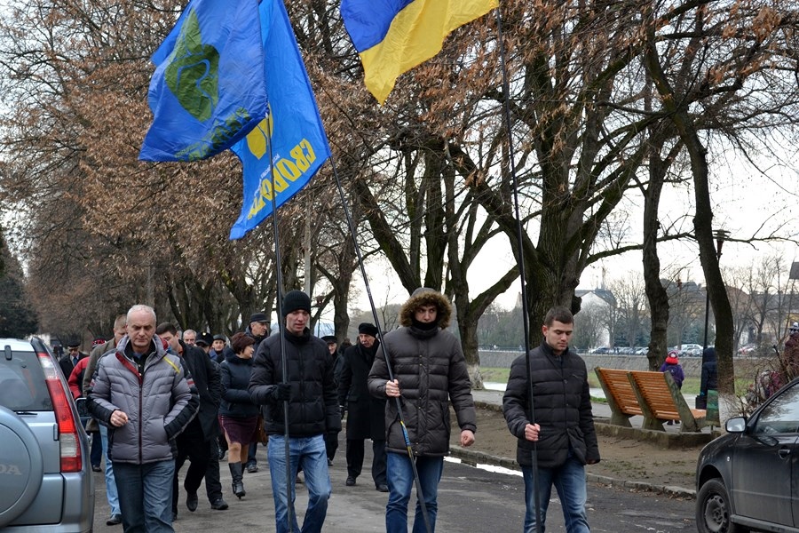 Ужгородський Євромайдан вшанував хвилиною мовчання пам’ять громадян, які загинули під час сутичок у Києві
