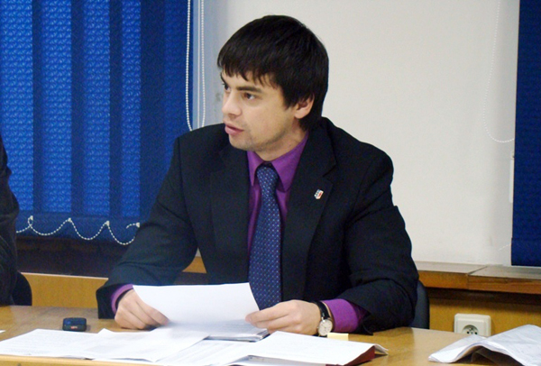 Виконуючому обов’язки міського голови Ужгорода Віктору Щадею вночі спалили автомобіль Виконуючому обов’язки міського голови Ужгорода Віктору Щадею вночі спалили автомобіль