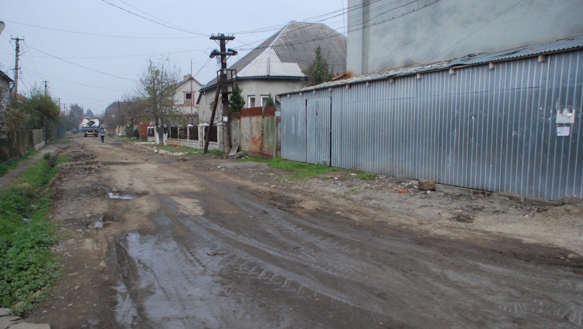 Після реконструкції водопроводу іршавчани ремонтують вуличну дорогу (ФОТО) Після реконструкції водопроводу іршавчани ремонтують вуличну дорогу (ФОТО)