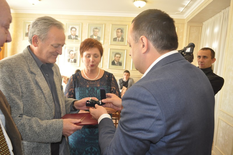 Відомий угорський хірург отримав відзнаку від Закарпатської облради Відомий угорський хірург отримав відзнаку від Закарпатської облради