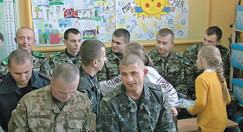 "Дякую тобі, солдате, за те, що охороняєш нашу землю!", – маленькі закарпатці до військовослужбовців "Дякую тобі, солдате, за те, що охороняєш нашу землю!", – маленькі закарпатці до військовослужбовців