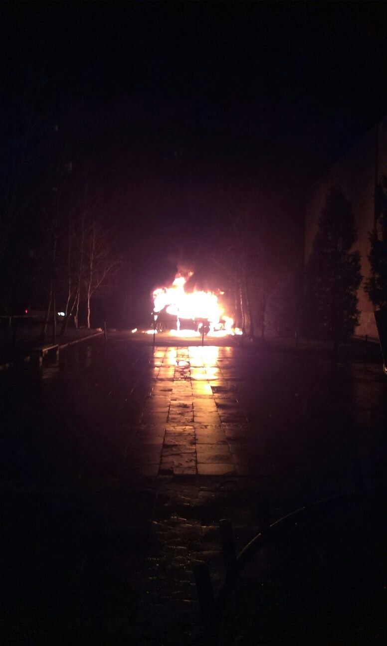 В Ужгороді згорів автомобіль заступника екс-губернатора області Івана Качура В Ужгороді згорів автомобіль заступника екс-губернатора області Івана Качура