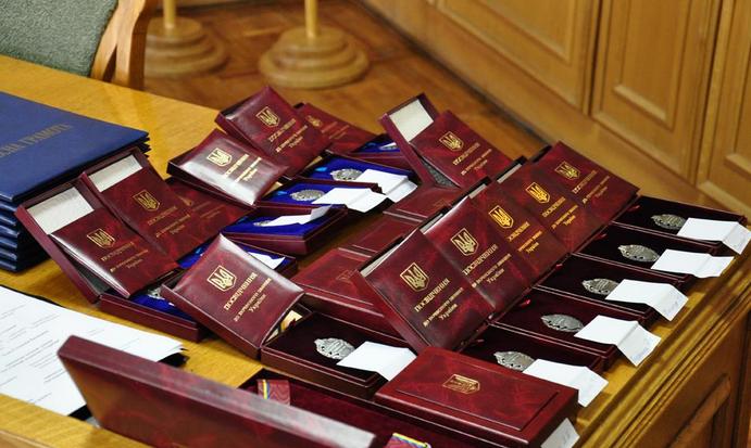 Президент Петро Порошенко нагородив закарпатських військових державними нагородами Президент Петро Порошенко нагородив закарпатських військових державними нагородами