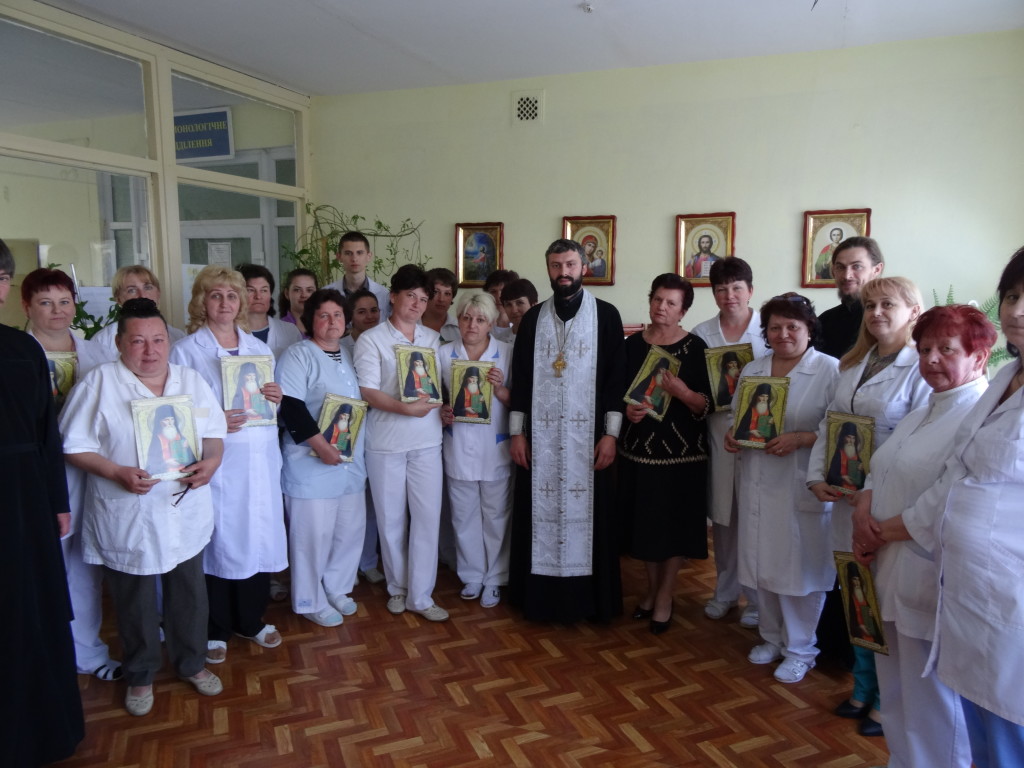 У день професійного свята духовенство відслужило молебень медсестрам Мукачівської ЦРЛ (ФОТО)