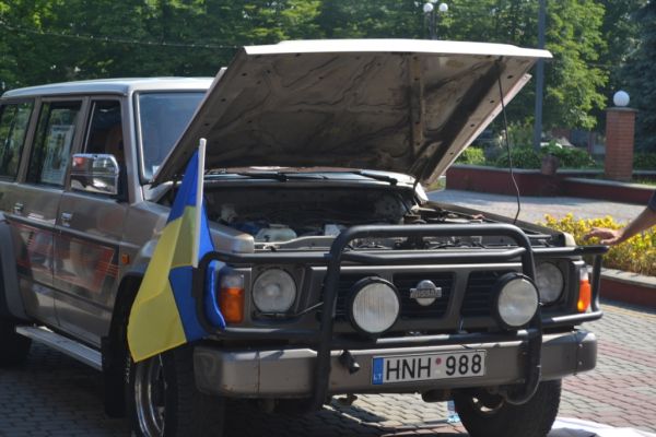 З Тячівщини у зону АТО відправили три автомобілі З Тячівщини у зону АТО відправили три автомобілі