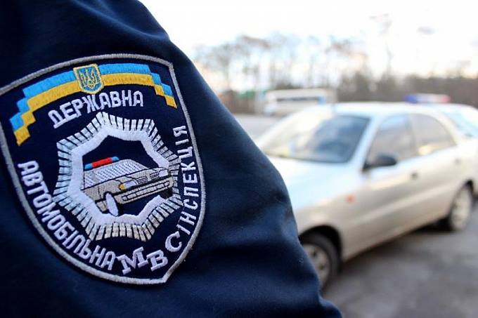 Нетвереза ужгородка накинулась з кулаками на працівника ДАІ Нетвереза ужгородка накинулась з кулаками на працівника ДАІ