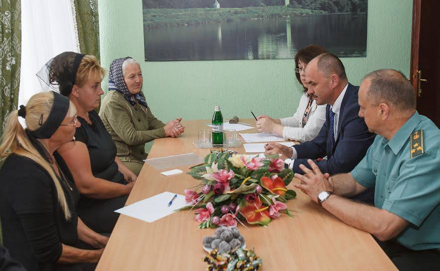 Під час візиту на Іршавщину Василь Губаль зустрівся з матерями загиблих бійців АТО Під час візиту на Іршавщину Василь Губаль зустрівся з матерями загиблих бійців АТО