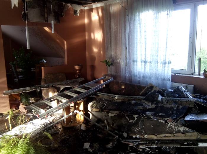 Пожежникам вдалося врятувати частину будинку від знищення вогнем Пожежникам вдалося врятувати частину будинку від знищення вогнем