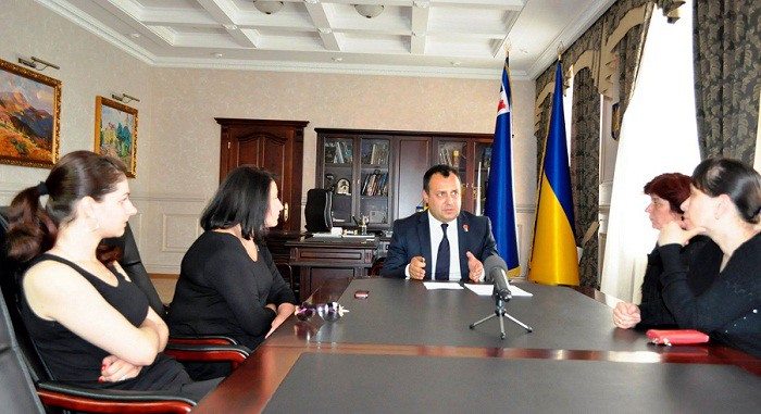 Закарпатські депутати взяли опіку над родинами загиблих учасників АТО Закарпатські депутати взяли опіку над родинами загиблих учасників АТО