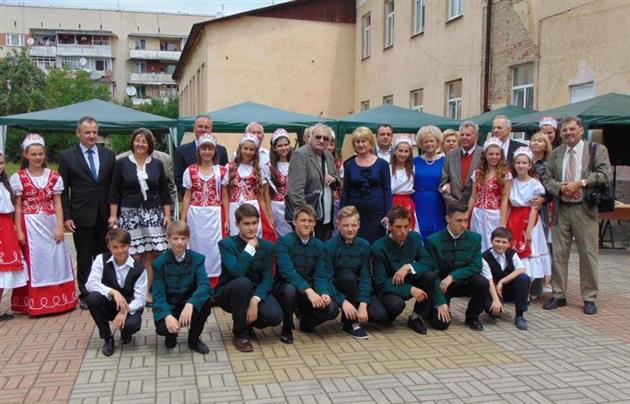 Чопська ЗОШ №2 відзначила своє 60-річчя Чопська ЗОШ №2 відзначила своє 60-річчя