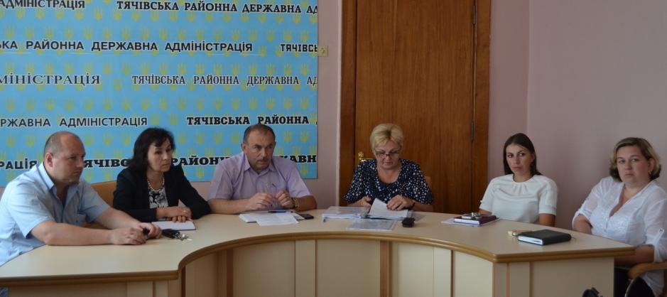 Тячівські чиновники провели нараду з питань прав дітей Тячівські чиновники провели нараду з питань прав дітей