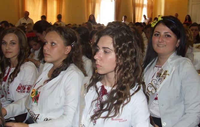 Випускники Берегівського медичного коледжу урочисто завершили навчання врученням дипломів Випускники Берегівського медичного коледжу урочисто завершили навчання врученням дипломів