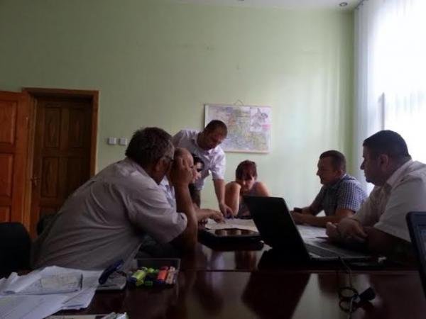 Представники Тячівщини просять обласних депутатів почути їх Представники Тячівщини просять обласних депутатів почути їх