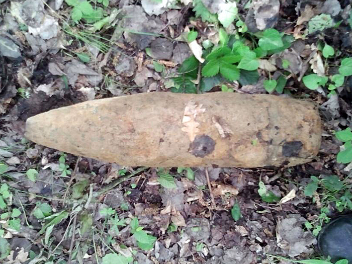 Мешканець Ужгородщини знайшов артилерійський снаряд у лісовому масиві Мешканець Ужгородщини знайшов артилерійський снаряд у лісовому масиві