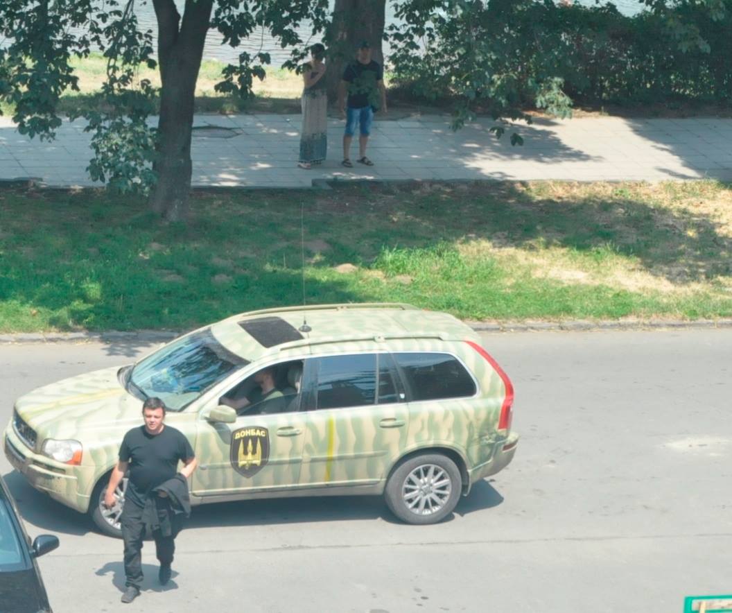 ФОТО: Влад Микита Семен Семенченко перед ефіром на телебаченні зустрівся з главою обласної міліції Сергієм Шараничем