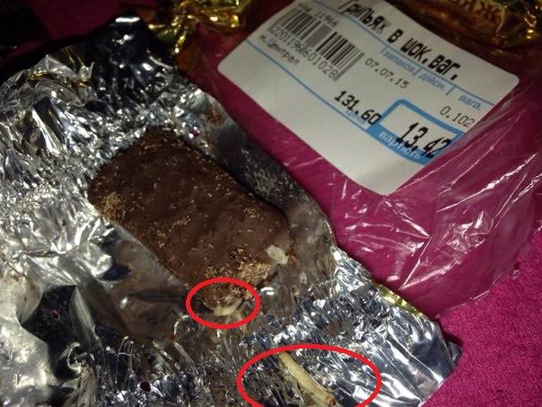 У шоколаді, придбаному в одному із магазинів в самому центрі Мукачева, виявили хробаків У шоколаді, придбаному в одному із магазинів в самому центрі Мукачева, виявили хробаків
