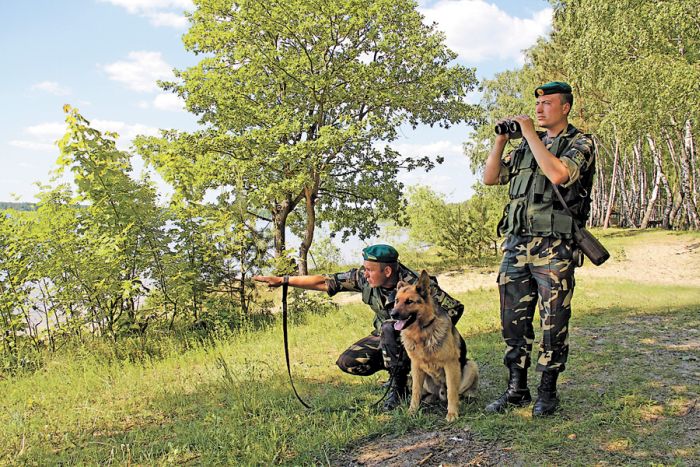 Прикордонники Мукачівського загону затримали чергову групу незаконних мігрантів Прикордонники Мукачівського загону затримали чергову групу незаконних мігрантів