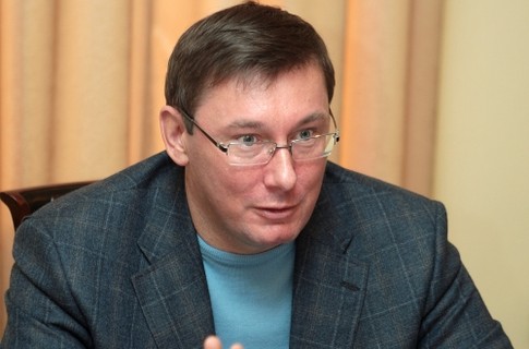 Юрій Луценко: "Події в Мукачево стали точкою зіткнення двох злоякісних явищ: незаконних формувань бойовиків і укоріненої мафії" Юрій Луценко: "Події в Мукачево стали точкою зіткнення двох злоякісних явищ: незаконних формувань бойовиків і укоріненої мафії"