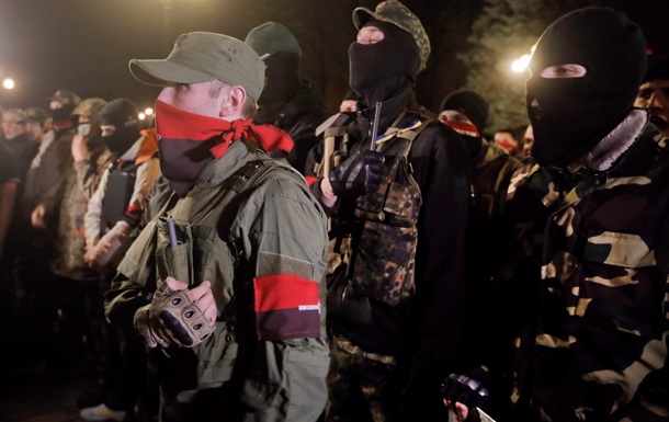 100 бійців "Правого сектору" виїхали з Львівщини та Рівненщини на Закарпаття 100 бійців "Правого сектору" виїхали з Львівщини та Рівненщини на Закарпаття