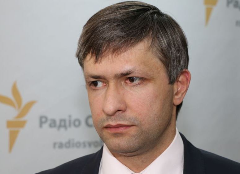 Конфлікт у Мукачеві спровокувало призначення новим керівником Закарпатської митниці колишнього контрабандиста Крутяка – нардеп Конфлікт у Мукачеві спровокувало призначення новим керівником Закарпатської митниці колишнього контрабандиста Крутяка – нардеп