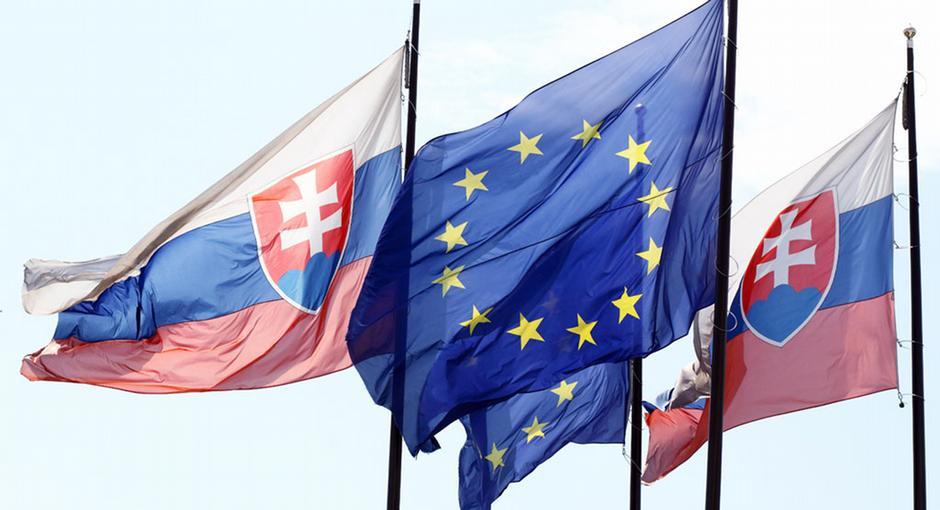 Словаччина збільшила кількість патрулів та спорядження для силовиків після стрілянини в Мукачеві Словаччина збільшила кількість патрулів та спорядження для силовиків після стрілянини в Мукачеві