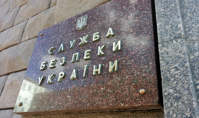СБУ звітує про затримання двох озброєних бійців "Правого сектору", які переховувались СБУ звітує про затримання двох озброєних бійців "Правого сектору", які переховувались