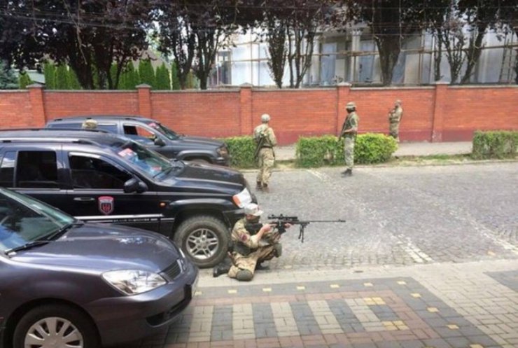"Правий сектор" створив оперативний штаб щодо ситуації в Мукачеві "Правий сектор" створив оперативний штаб щодо ситуації в Мукачеві