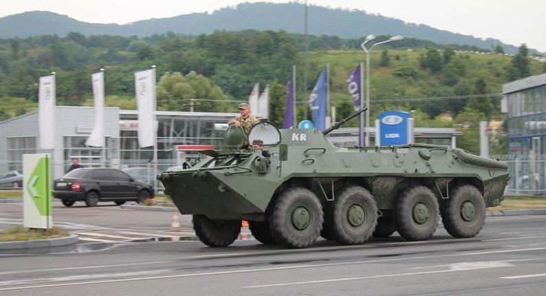 Неподалік Середнього Ужгородського району помітили БТРи Неподалік Середнього Ужгородського району помітили БТРи