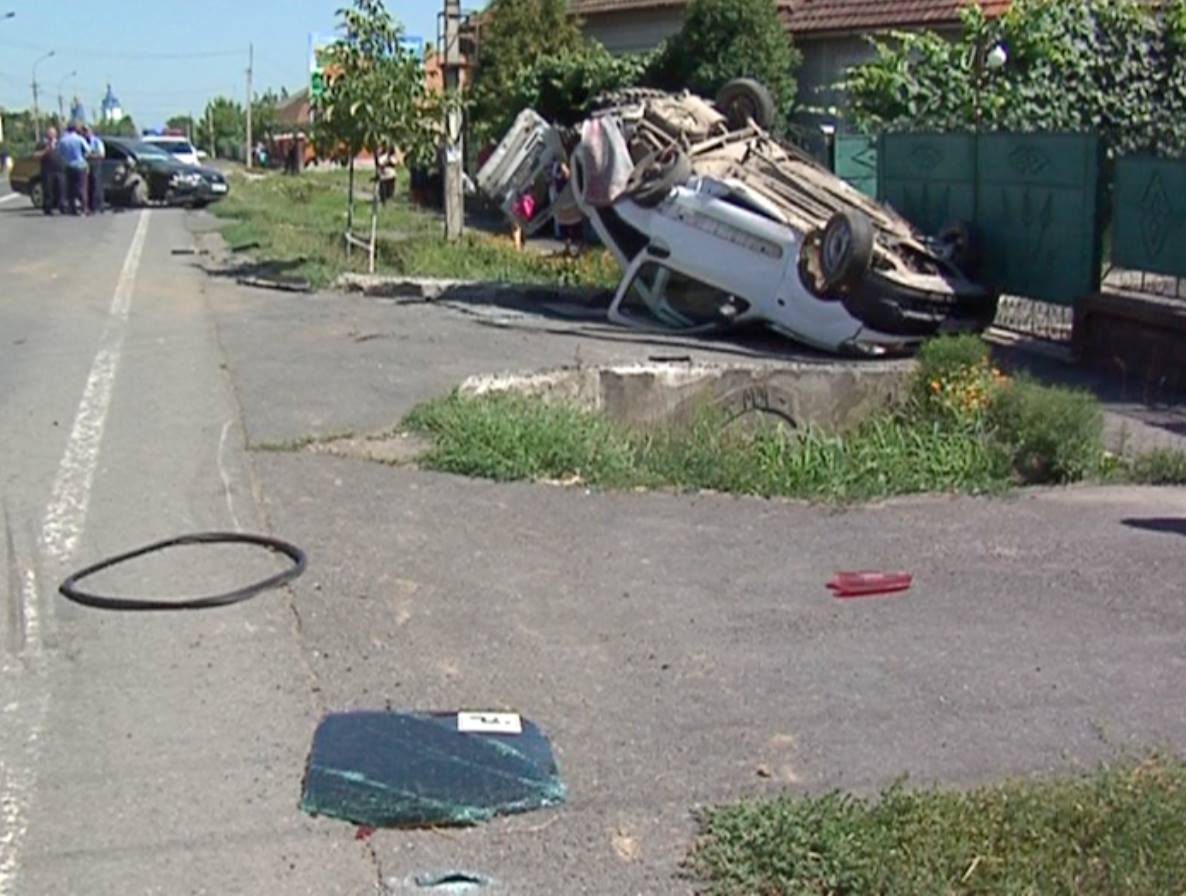 За кермом автомобіля, який врізався в інше авто в Ракошині, був нетверезий міліціонер За кермом автомобіля, який врізався в інше авто в Ракошині, був нетверезий міліціонер