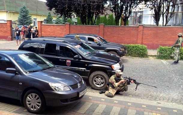 Винні у стрілянині у Мукачеві повинні понести покарання шляхом відправлення на фронт, – депутат Винні у стрілянині у Мукачеві повинні понести покарання шляхом відправлення на фронт, – депутат
