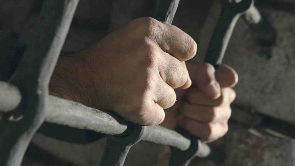 Працівнику ДФС за отримання хабаря доведеться сісти за грати на декілька років Працівнику ДФС за отримання хабаря доведеться сісти за грати на декілька років