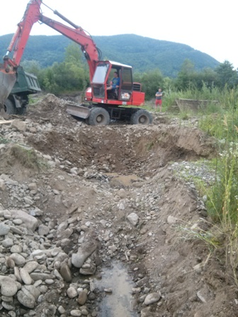 Прокуратура розпочала слідство у справі незаконного видобутку піщано-гравійної суміші з русла річки Тересва Прокуратура розпочала слідство у справі незаконного видобутку піщано-гравійної суміші з русла річки Тересва