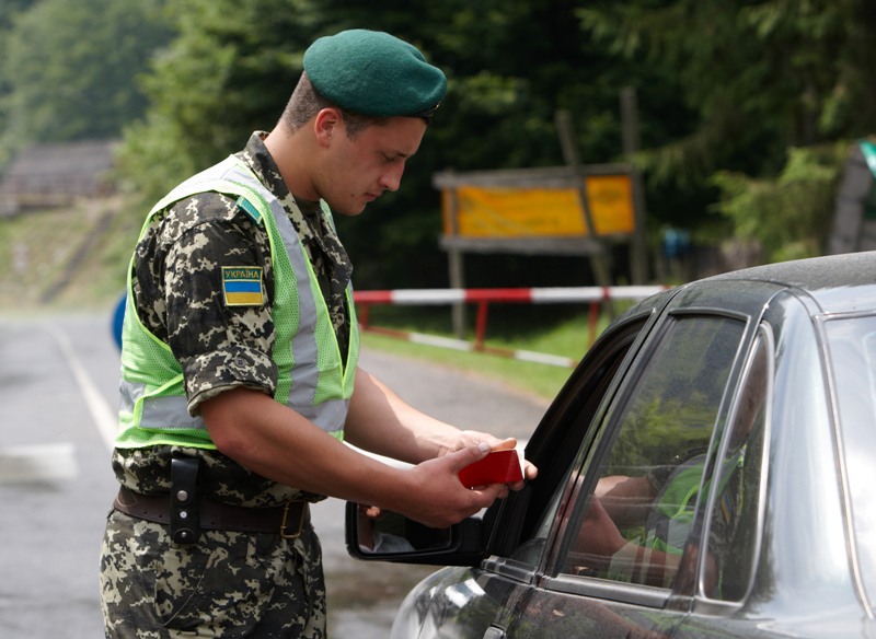 Організатори переміщення сигарет на Закарпатті вдаються до погроз прикордонникам Організатори переміщення сигарет на Закарпатті вдаються до погроз прикордонникам