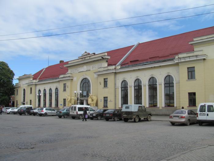 Неподалік Мукачівського залізничного вокзалу молодики побили та пограбували чоловіка Неподалік Мукачівського залізничного вокзалу молодики побили та пограбували чоловіка
