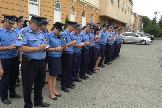 Протягом вихідних правоохоронці патрулюватимуть вулиці Мукачева у посиленому режимі Протягом вихідних правоохоронці патрулюватимуть вулиці Мукачева у посиленому режимі