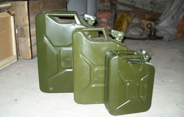 Під час сварки чоловік облив бензином своїх родичів Під час сварки чоловік облив бензином своїх родичів